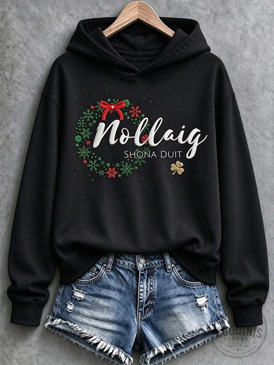 Irish Christmas Nollaig Shona Duit Holiday Wreath Women's Hoodie